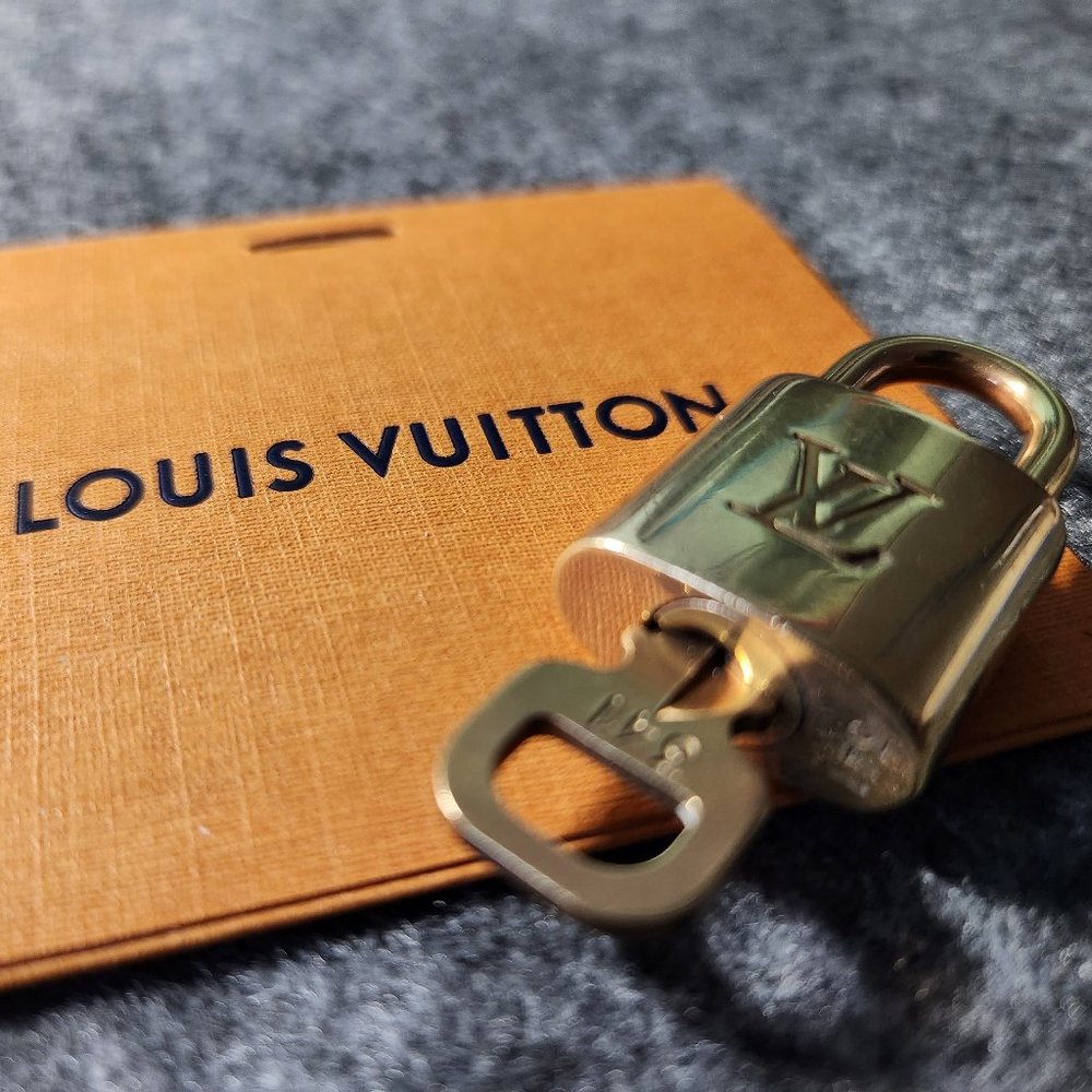 #341 Authentic Louis Vuitton lock and key set include LV envelope with card